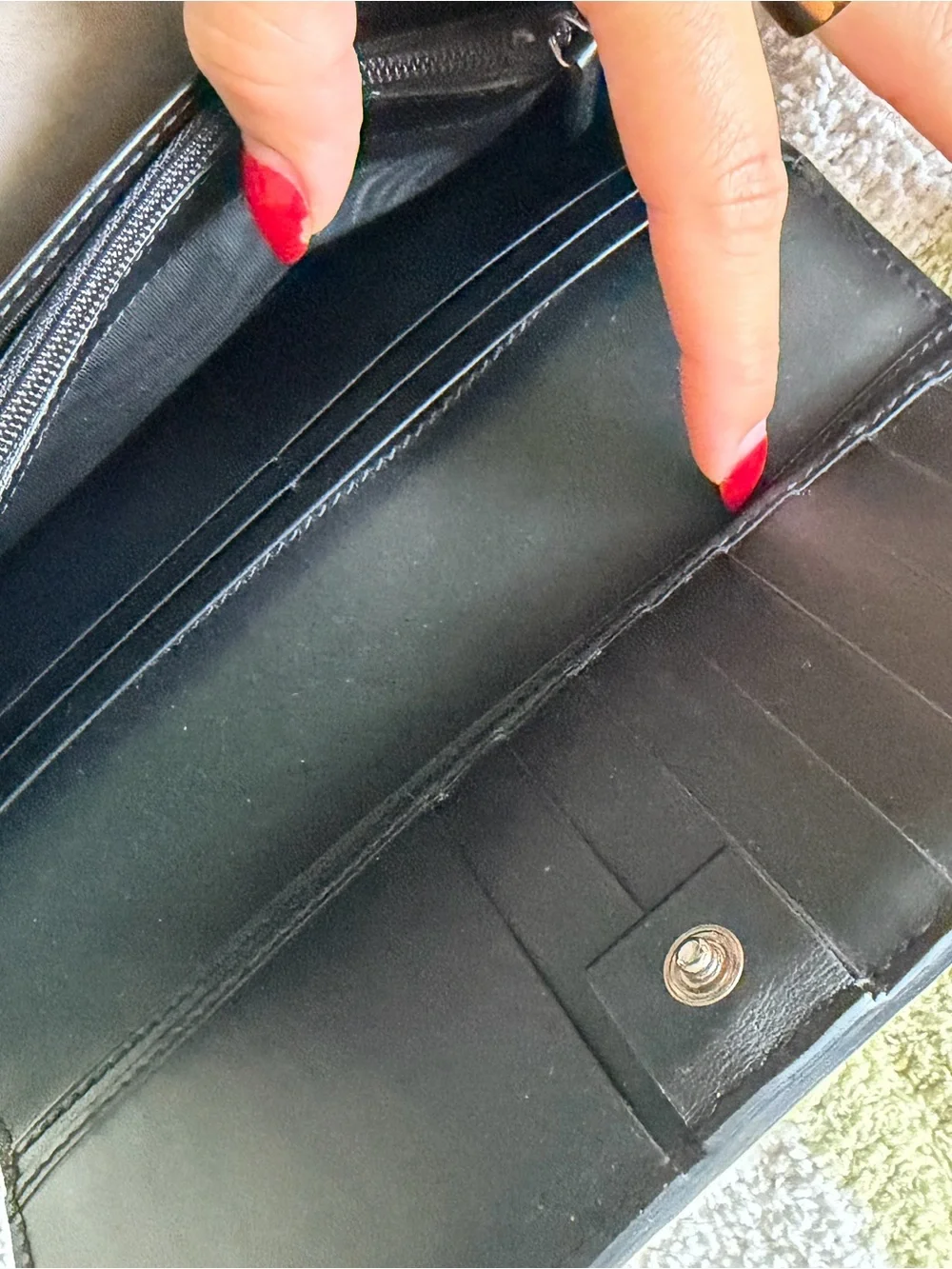 Gucci Black Embossed GG Continental Wallet - Picture 4 of 9